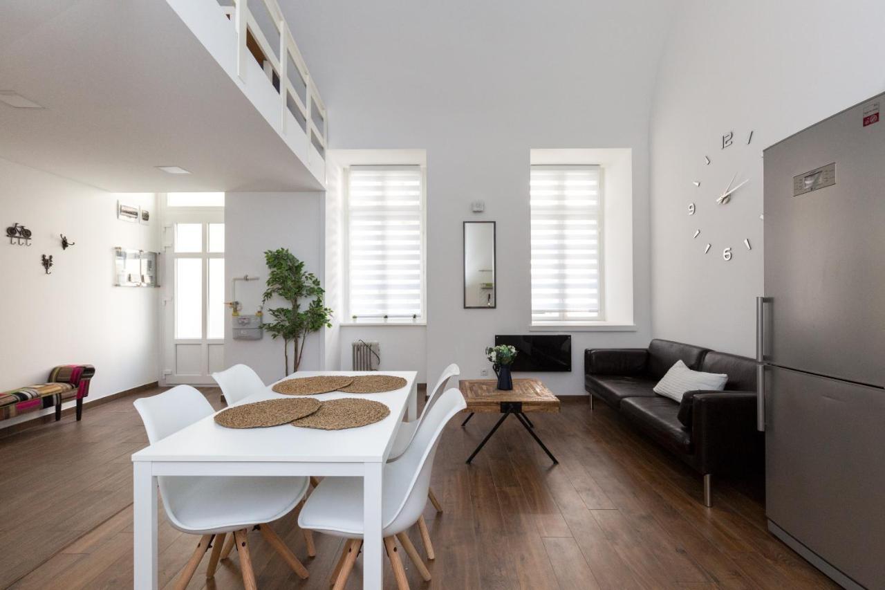 B17 Bajcsy Apartment Budapest Bagian luar foto