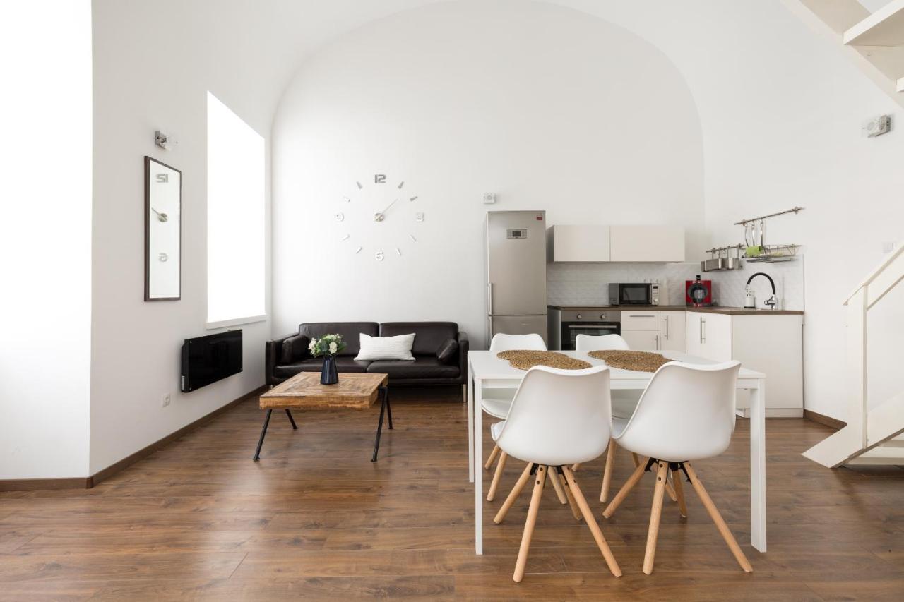 B17 Bajcsy Apartment Budapest Bagian luar foto