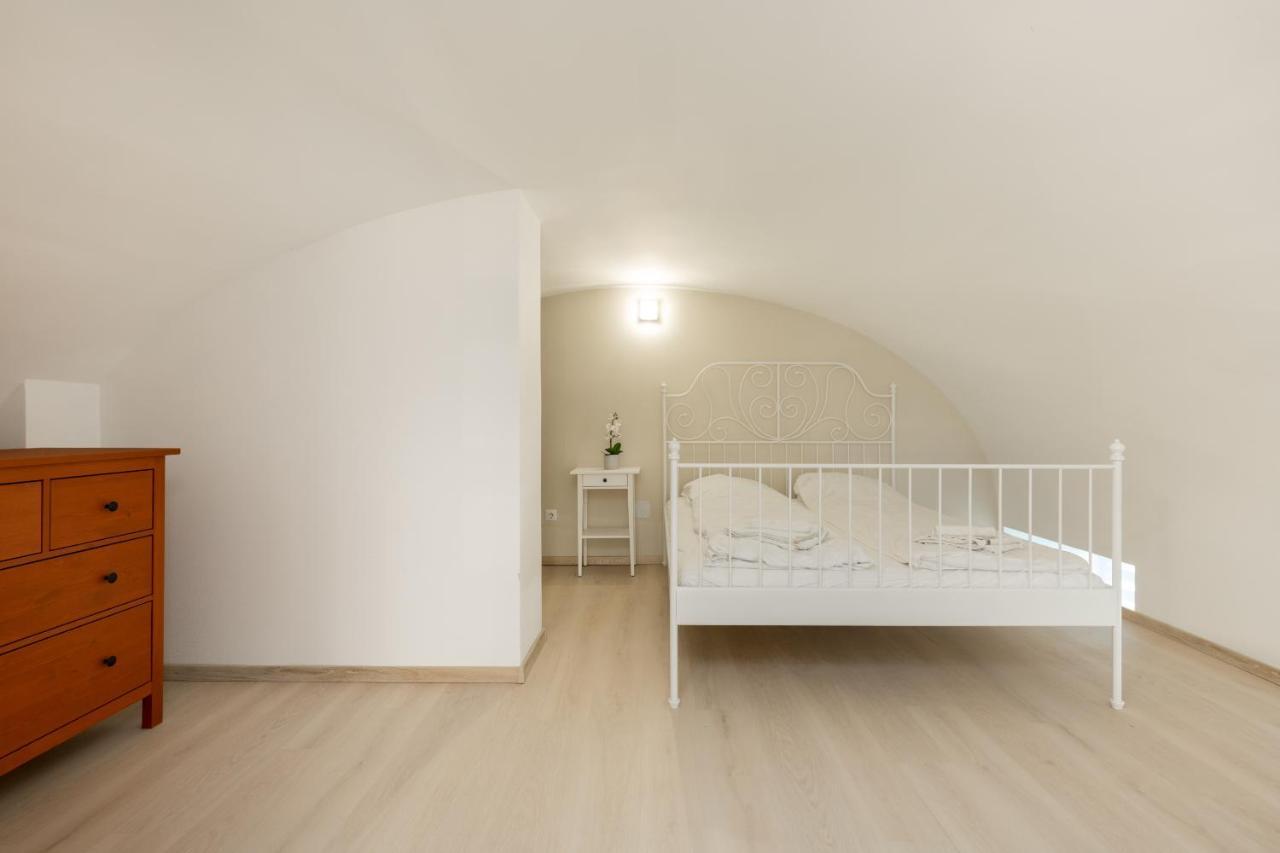 B17 Bajcsy Apartment Budapest Bagian luar foto