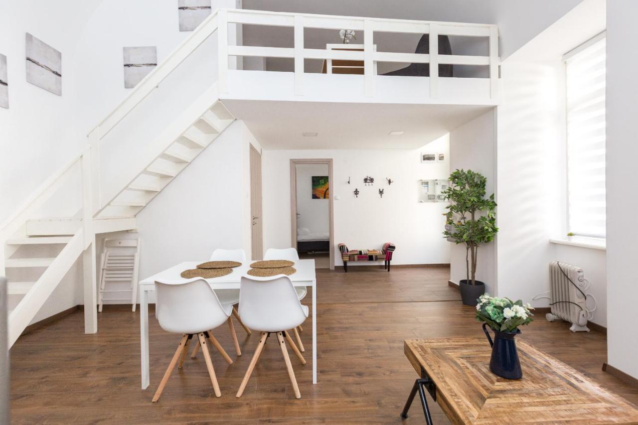B17 Bajcsy Apartment Budapest Bagian luar foto