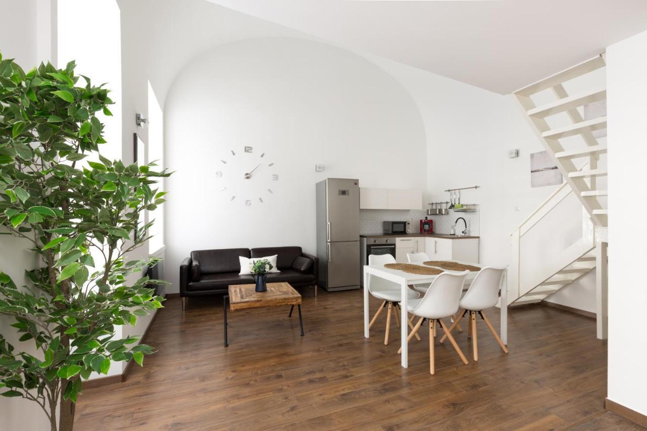 B17 Bajcsy Apartment Budapest Bagian luar foto